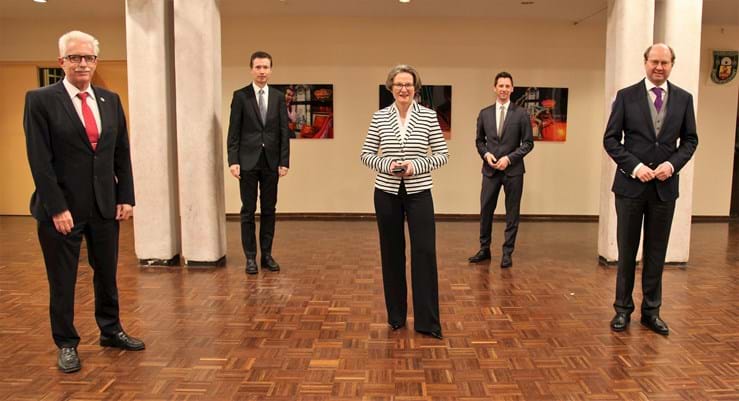 Das neue Präsidium des LKT NRW mit NRW-Kommunalministerin Ina Scharrenbach.