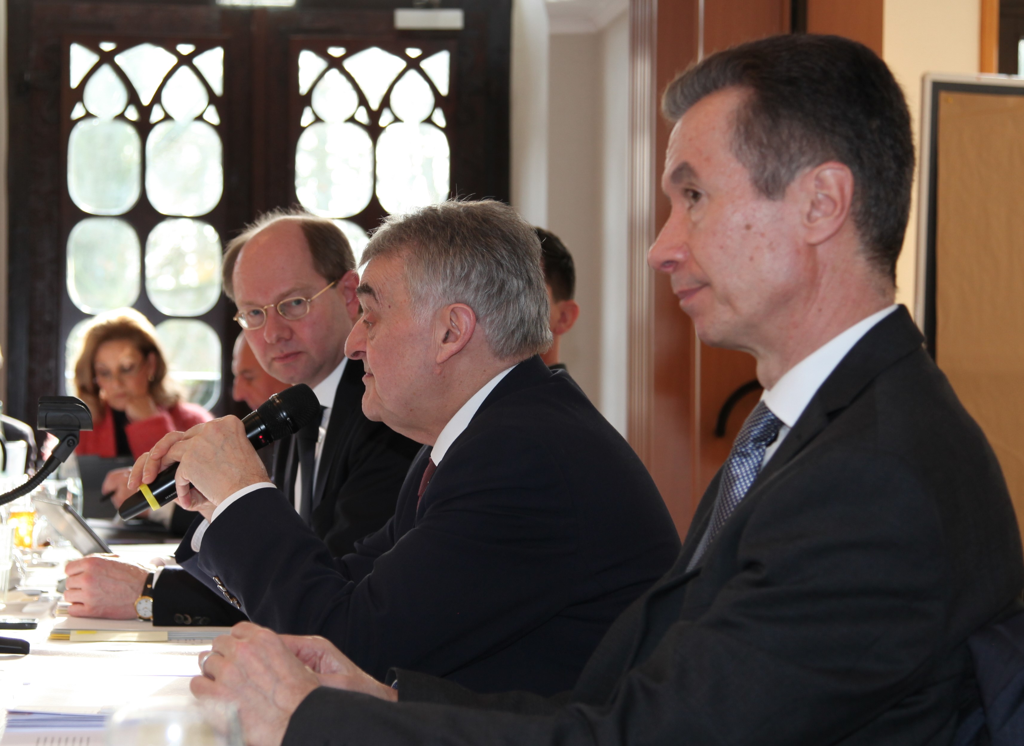 Innenminister Herbert Reul im Gespräch mit dem Vorstand des LKT NRW in Wegberg, auf dem Foto mit Präsident Landrat Dr. Olaf Gericke, Kreis Warendorf.