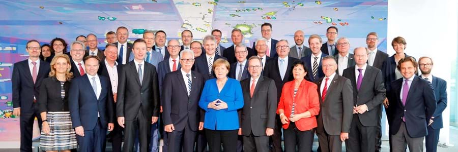 Am zweiten Tag ihrer diesjährigen NRW-Landrätekonferenz trafen sich die Teilnehmer mit Bundeskanzlerin Dr. Angela Merkel.