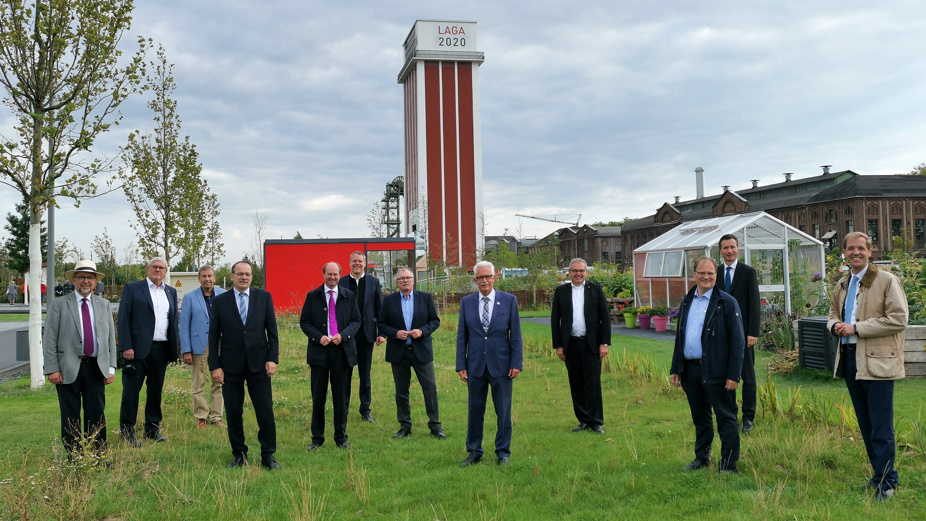 „Eine Teilgruppe aus dem Vorstand des LKT NRW während der Besichtigung des Geländes der Landesgartenschau im Anschluss an die Konferenz in Kamp-Lintfort“